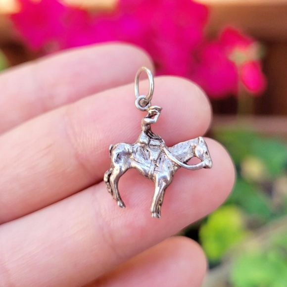 Vintage Solid 925 Sterling Silver Dainty Cowboy on a Horse Pendant Charm - Picture 4 of 8